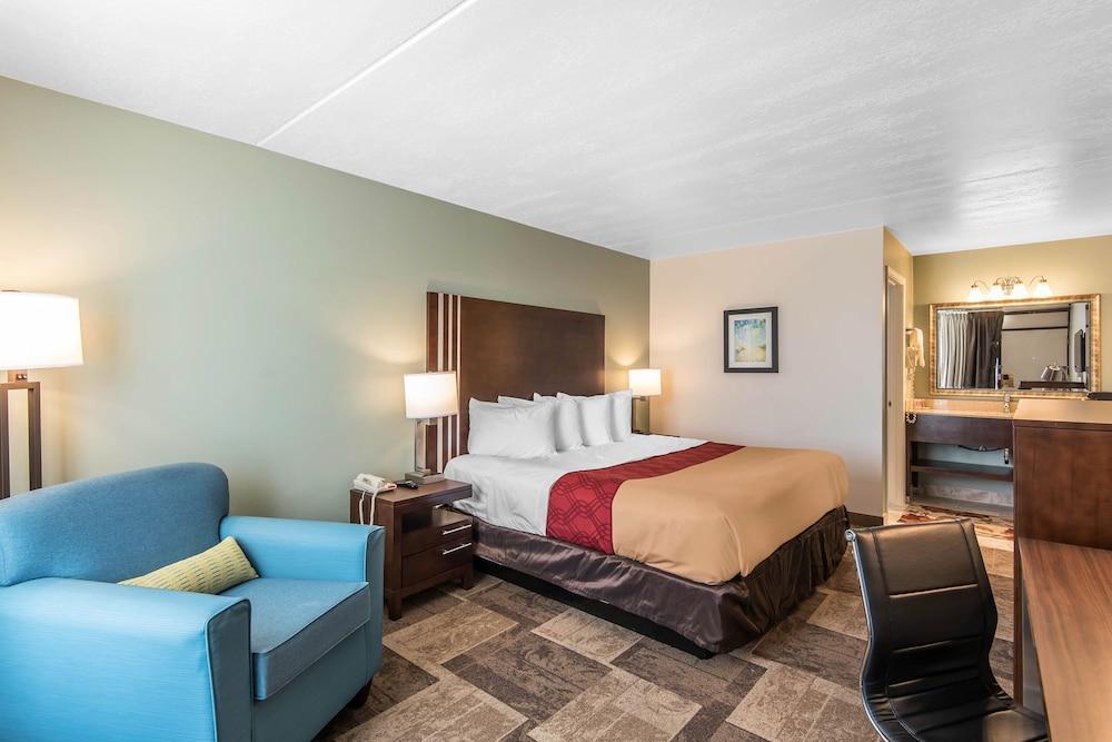 Econo Lodge Inn & Suites Fairgrounds Des Moines Exterior photo